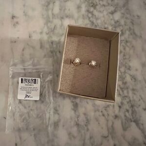 MOISSANTTE FIRE(R) LOCT W
DEW ROLND 14K YELLOW GO LD OVER STERLING SILVER STUDS